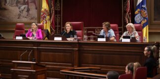 La Cámara acoge el primer Parlamento canario de mujeres con discapacidad