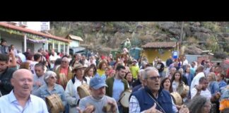Las chácaras, el tambor, el romance y la devoción protagonizan la procesión en honor a Santa Ana de Imada en Alajeró
