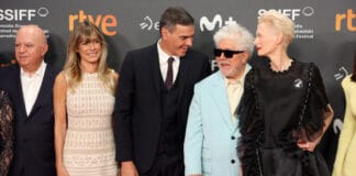 Almodóvar, Buenafuente o Serrat firman un manifiesto a favor del Gobierno de Sánchez