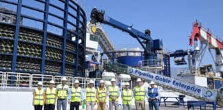 El buque Cable Enterprise atraca en el puerto de Granadilla para el tendido del cable submarino entre Tenerife y La Gomera