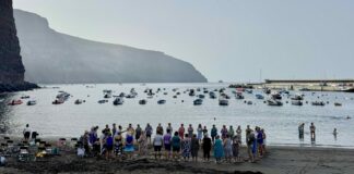 Valle Gran Rey impulsa el envejecimiento activo con un programa de actividades de verano para mayores en la Playa de Vueltas