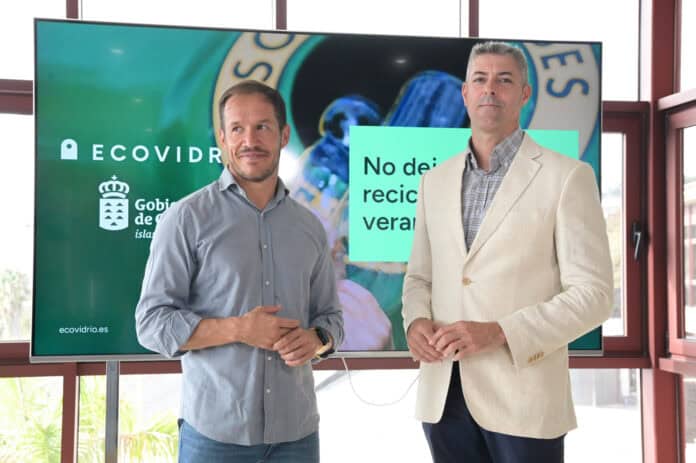 De izquierda a derecha Hernández Zapata, consejero de Transición Ecológica y Energía del Gobierno de Canarias y Jorge Lorenzo, gerente de Canarias de Ecovidrio