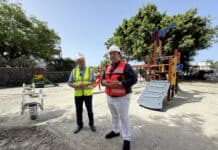 Ayuntamiento de Valle Gran Rey y Cabildo visitan el avance de las obras de mejora del Parque Infantil de Borbalán