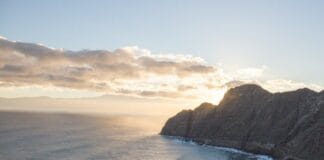 Bajada de temperaturas y claros y nubes este martes en Canarias