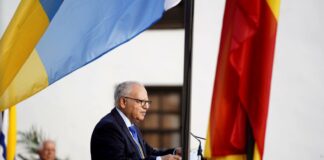 Curbelo apela a sembrar “semillas de paz” y reivindica la defensa de los derechos humanos en su intervención en las Jornadas Colombinas