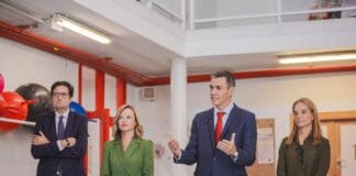 El Presidente anuncia que se reducirán por ley las horas lectivas del profesorado y se rebajarán las ratios