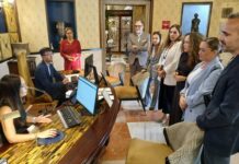 Hecansa forma a más de un centenar de estudiantes con clases teóricas en el aula y prácticas en hoteles