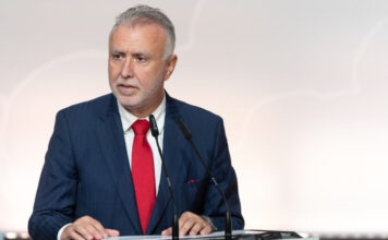 Torres denuncia que los insultos de Abascal le “producen náuseas” y los tacha de “fascistas”