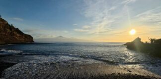 Claros y nubes y lluvias débiles este domingo en Canarias