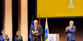 Curbelo destaca la entrega de Isidro Ortiz al patrimonio cultural de Canarias tras recibir el Premio Identitaria Canarias