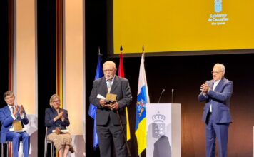 Curbelo destaca la entrega de Isidro Ortiz al patrimonio cultural de Canarias tras recibir el Premio Identitaria Canarias