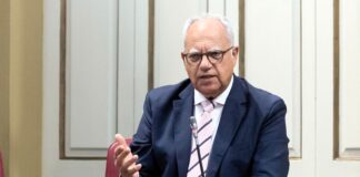 Curbelo reivindica una estrategia firme para diversificar la economía en las islas no capitalinas