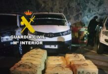 La Guardia Civil pilla infraganti a un varón mientras circulaba transportando en su vehículo más de 900 kg de hachís