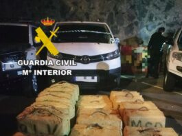 La Guardia Civil pilla infraganti a un varón mientras circulaba transportando en su vehículo más de 900 kg de hachís