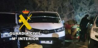 La Guardia Civil pilla infraganti a un varón mientras circulaba transportando en su vehículo más de 900 kg de hachís