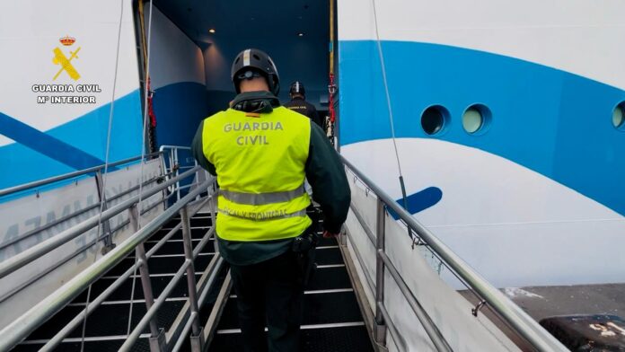 Guardia Civil control puertos