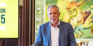 Ángel Víctor Torres acusa a Feijóo de rayar el racismo y de parecerse cada vez más a Abascal