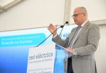 Curbelo destaca la coordinación institucional para restablecer el suministro en La Gomera tras el cero energético