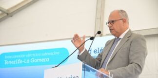 Curbelo destaca la coordinación institucional para restablecer el suministro en La Gomera tras el cero energético