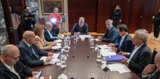 Clavijo convoca a cabildos, ayuntamientos, empresarios y sindicatos para enriquecer aún más el Decreto Canarias