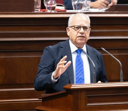 Curbelo apela al acuerdo para defender ante el Estado un paquete “de máximos” que sostenga la recuperación social y económica de Canarias