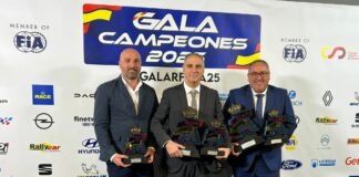 El equipo Gomera AutoRacing recibe los entorchados obtenidos en su exitoso 2025