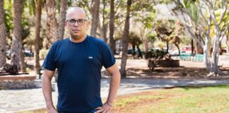 Iniciativa por La Gomera denuncia la incoherencia de ASG: habla de “menos turistas” mientras impulsa convertir la isla en un parque temático