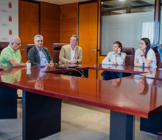 Cabildo y Colegio Oficial de Farmacéuticos refuerzan el programa ‘Silbo’ con un nuevo convenio