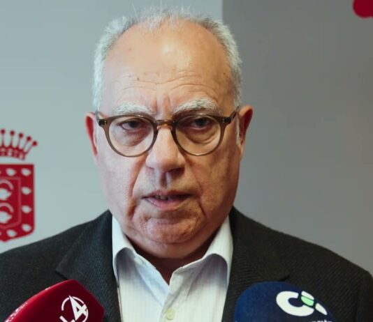 Curbelo rechaza la subida de tasas aeroportuarias y reclama un tratamiento específico para los aeropuertos canarios