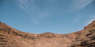 El Cabildo recupera el entorno litoral de la playa de Ereses con la retirada de más de una tonelada de residuos