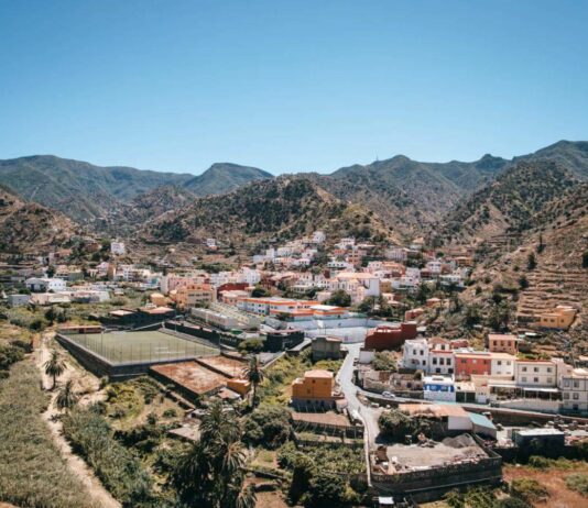 Cielos despejados y viento en Canarias este sábado