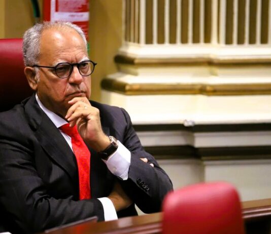 Curbelo valora el acuerdo Canarias-Estado como “un paso en la buena dirección” y exige reforzar el escudo social para las Islas