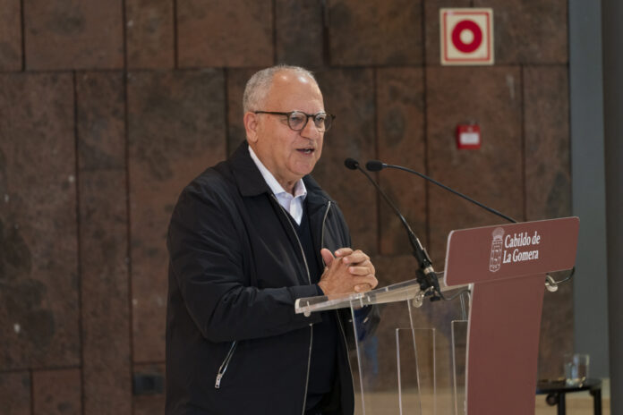 Casimiro Curbelo en un acto con asociaciones de La Gomera