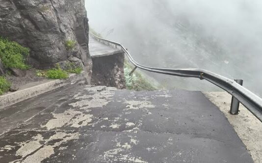 La pista de acceso a Erque y Erquito en Vallehermoso completamente interrumpida