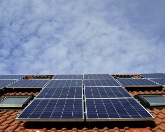 El Cabildo avanza en la implantación de energía fotovoltaica en edificios insulares