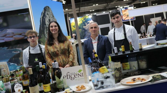 140426 La consejera insular de Sector Primario, Noelia Morales, durante la inauguración del stand de La Gomera en el Salón Gourmets