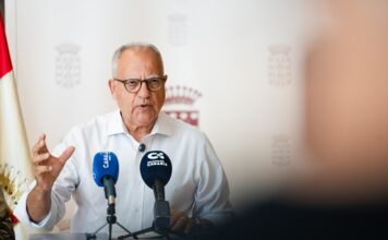 El Cabildo abona 550 becas al estudio y al alquiler en el primer listado de la convocatoria