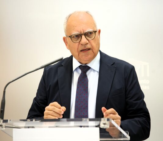 Curbelo pide reforzar las medidas anticrisis ante el impacto “más intenso” en Canarias de la guerra en Oriente Medio