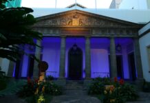 El Parlamento canario se ilumina por el autismo