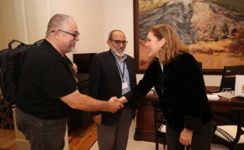 Representantes saharauis trasladan a Astrid Pérez su inquietud por la situación de los apátridas en la regularización extraordinaria de inmigrantes