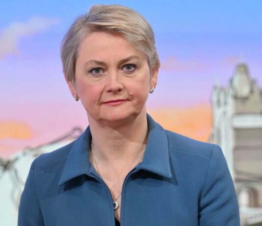 El Gobierno inglés lamenta el accidente de guagua en La Gomera y ofrece ayuda a los británicos afectados