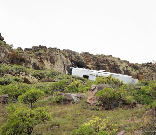 El 112 actualiza la última información sobre el accidente de guagua en la GM-2 de La Gomera