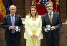 El Parlamento de Canarias acoge un encuentro jurídico de alto nivel sobre viviendas turísticas y delitos urbanísticos
