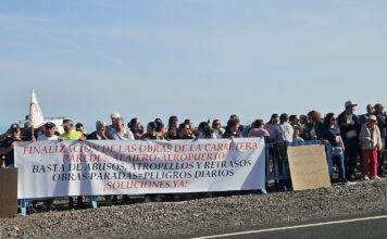 Apoyo vecinal a la concentración convocada por el Ayuntamiento de Alajeró para que se aceleren las obras de la Carretera GM-3