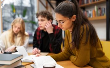 Universidades resuelve de forma definitiva 1.348 solicitudes de becas del curso 2025-2026