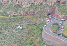 Un autobús vuelca y deja al menos un muerto y 14 heridos