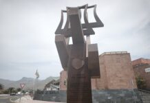 El Cabildo culmina la instalación de una escultura conmemorativa dedicada a la Ruta Colombina
