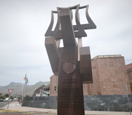 El Cabildo culmina la instalación de una escultura conmemorativa dedicada a la Ruta Colombina