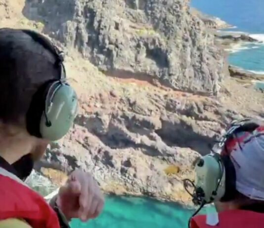 Un amplio operativo, por tierra, mar y aire, busca a un buceador desaparecido en la costa de La Gomera