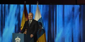 El presidente reclama respeto para Canarias y llama a exigirlo “con orgullo y sin complejos”